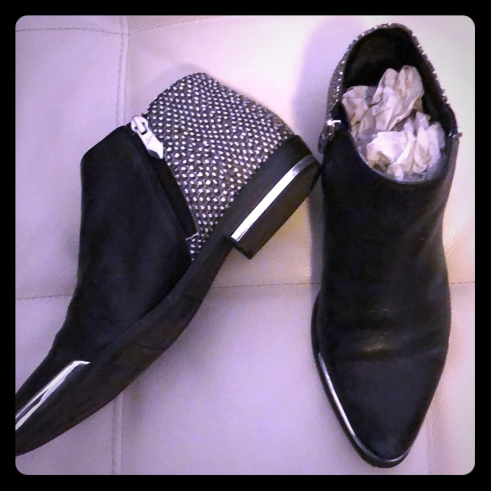 Fergie booties - black with silver accents